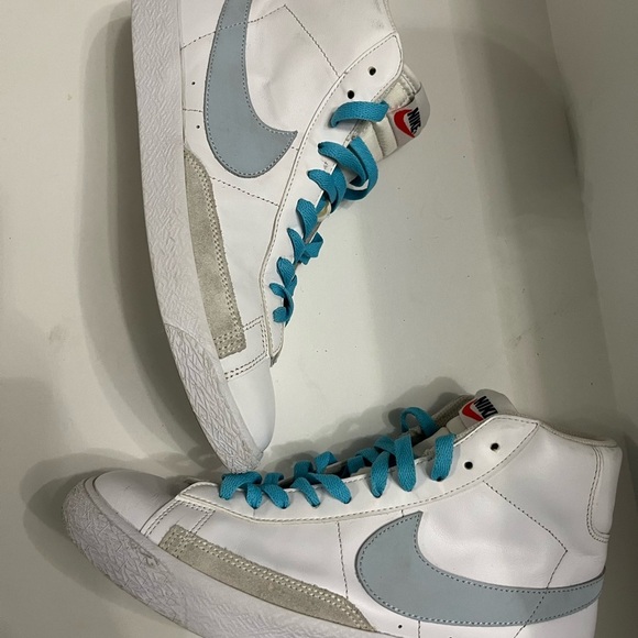 NIKE blazer high top shoes light blue swoosh with blue laces 7Y or 8.5W - Picture 3 of 7